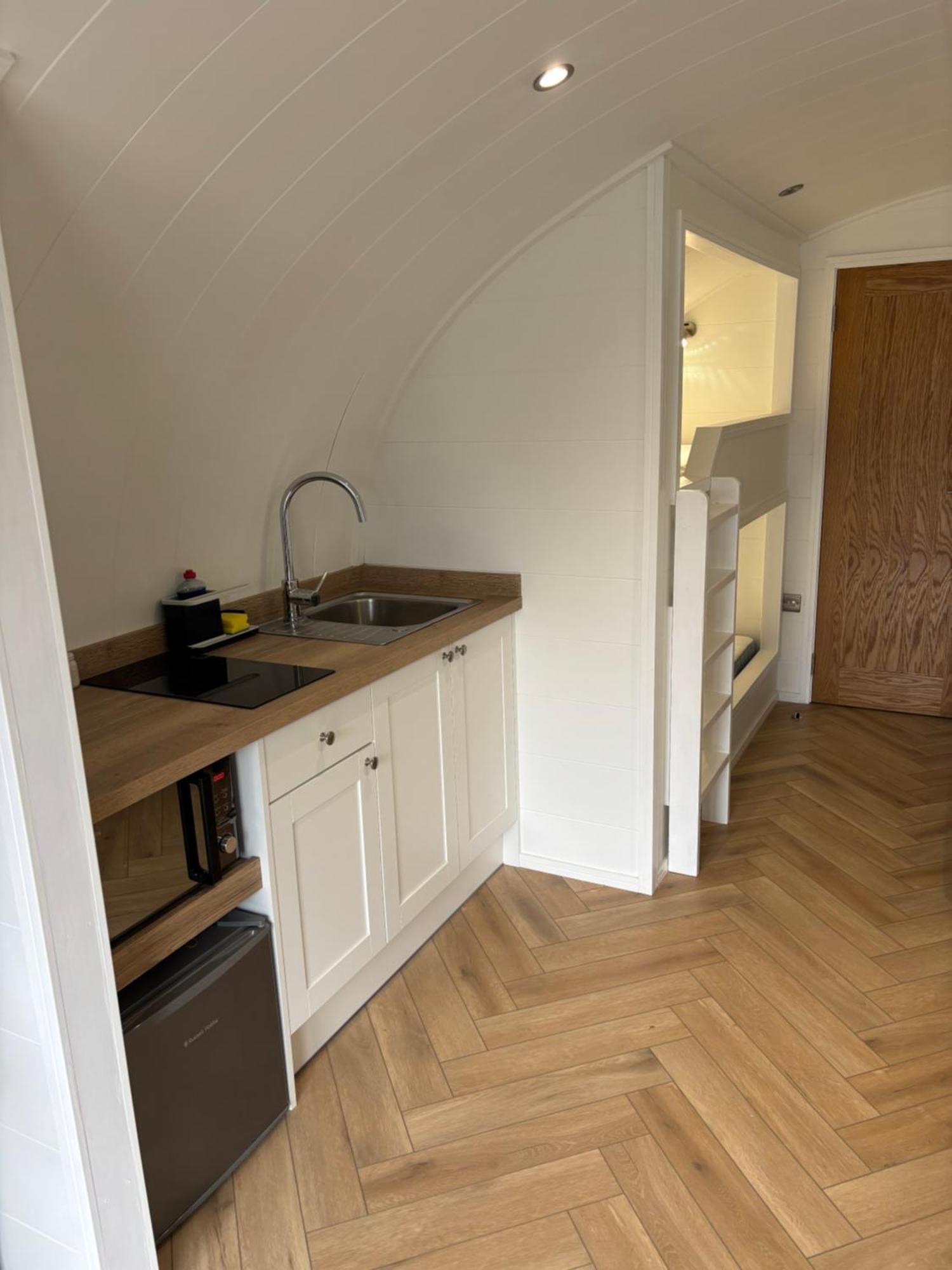 Отель Kings Caves Glamping Torbeg Экстерьер фото
