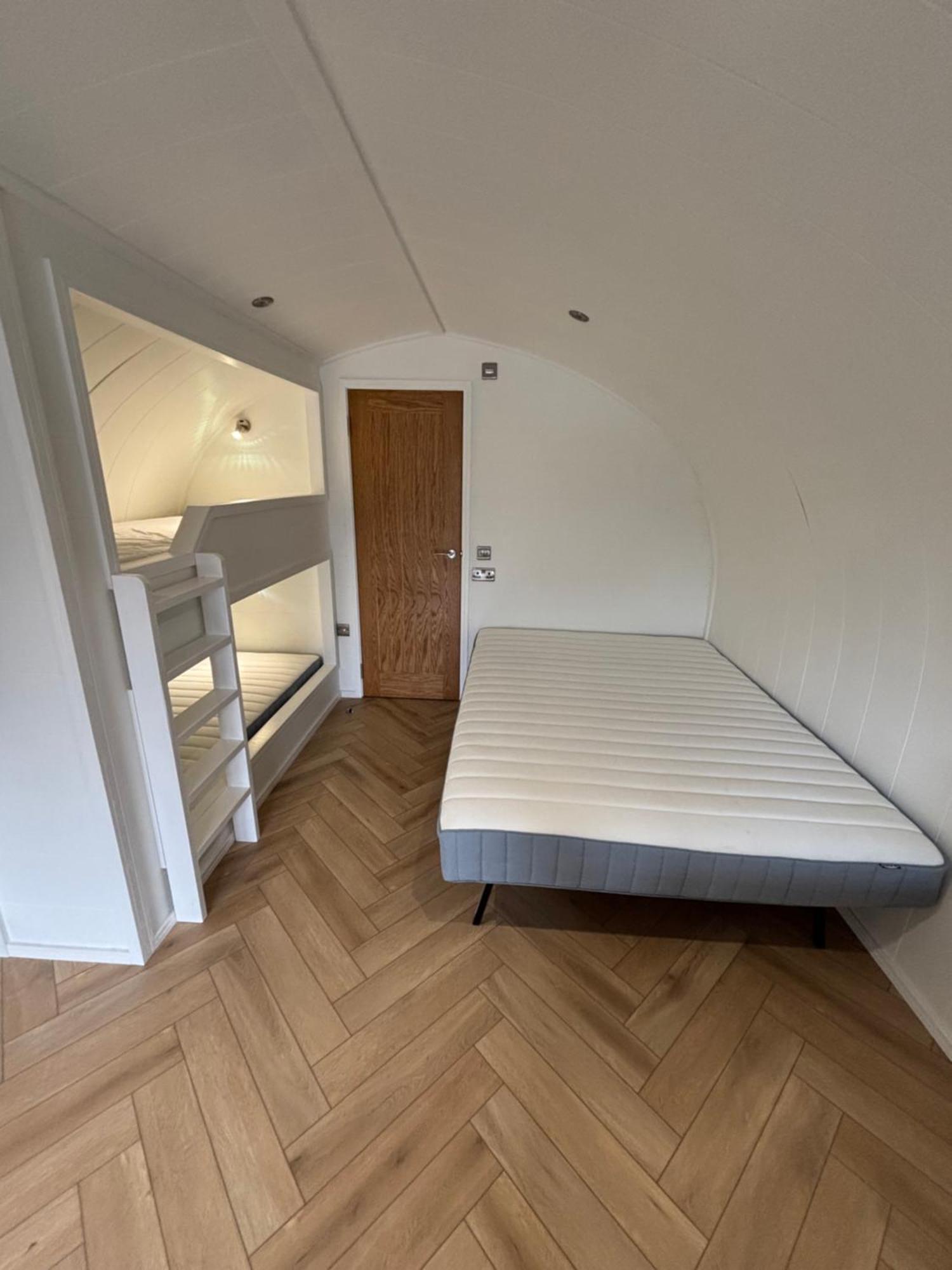 Отель Kings Caves Glamping Torbeg Экстерьер фото